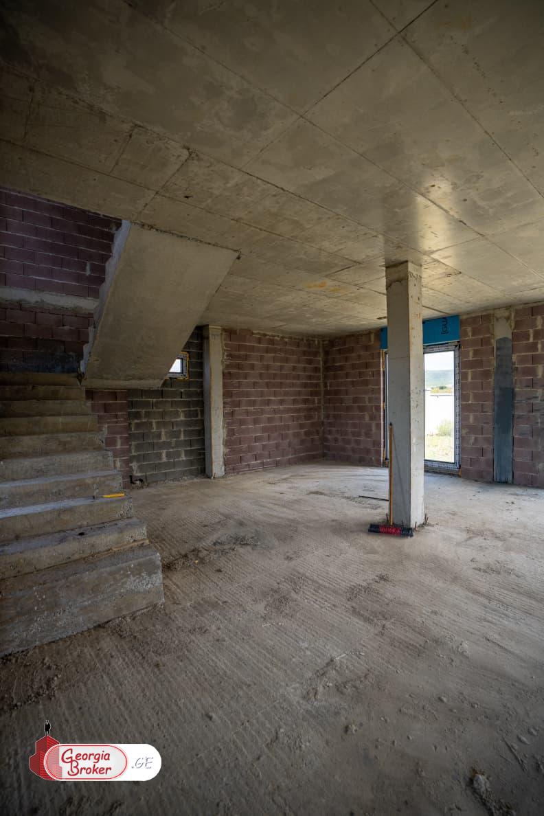 იყიდება ახალი გარემონტებული 5 ოთახიანი სახლი